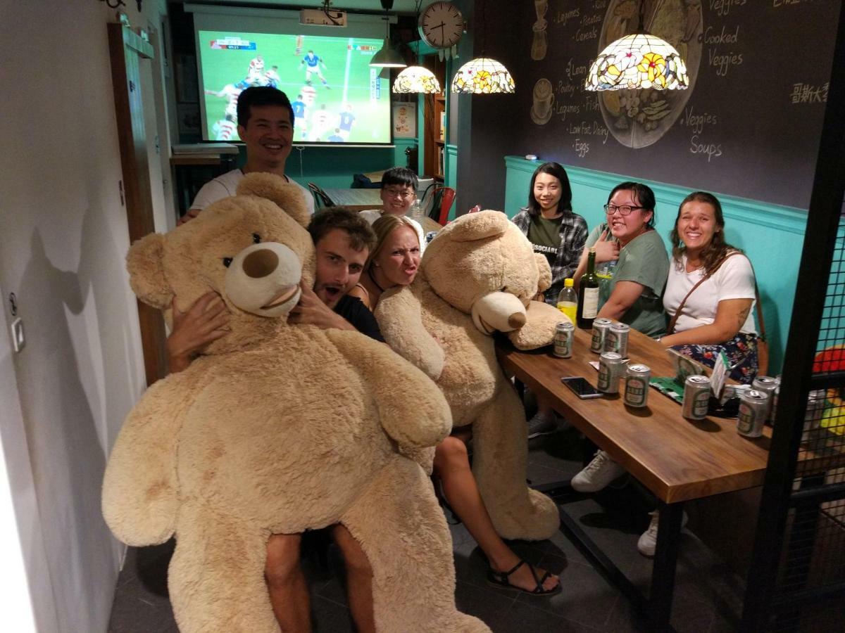 Mydeer Backpacker Hostel Тайнан Екстериор снимка
